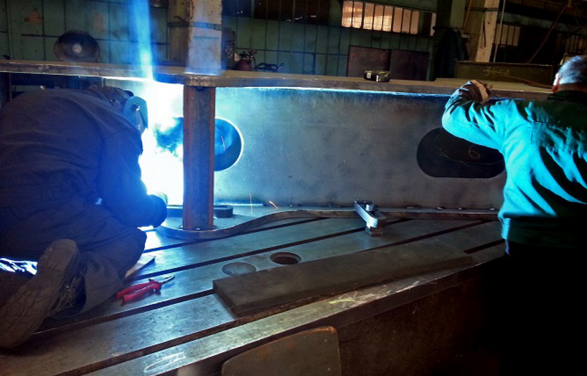 Richtmaschine in der Fertigung